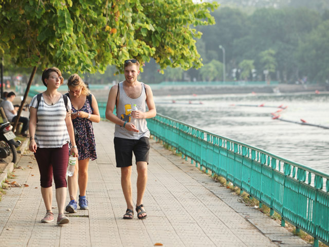 Tin tức trong ngày - Hồ Tây sau hơn 10 ngày cá chết hàng loạt