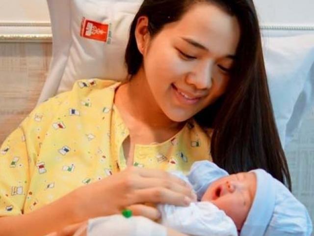 Phim - Ngỡ ngàng mặt mộc của loạt mỹ nhân Việt trên bàn đẻ