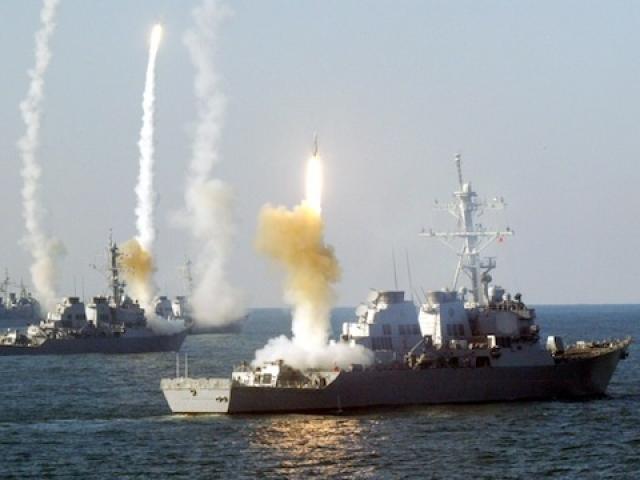 Thế giới - Tàu chiến bị tấn công, Mỹ dội tên lửa hành trình trả đũa