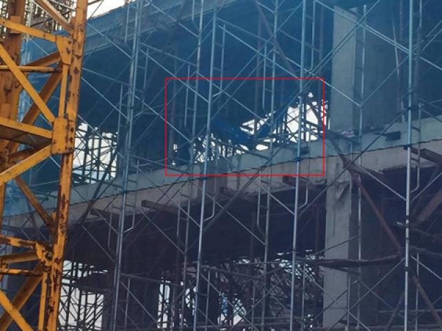 Tin tức trong ngày - Tạm đình chỉ công trình bị sập giàn giáo ở Hà Nội
