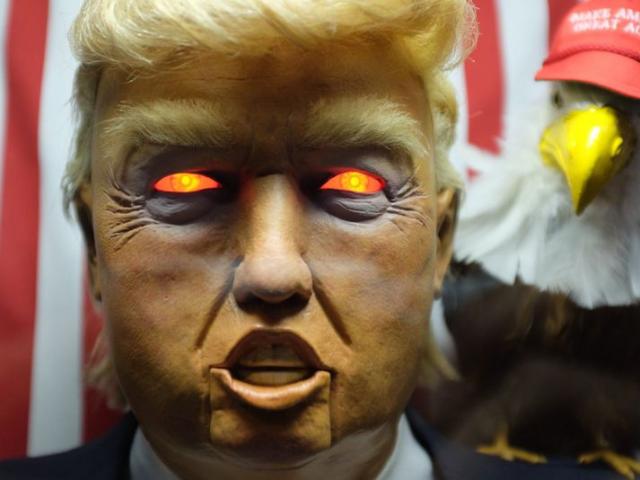 Thế giới - Máy hình Trump ăn nói linh tinh gây náo loạn New York