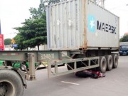 Tai nạn giao thông - Chui thẳng gầm container, thanh niên thoát chết kì diệu