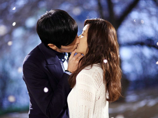 Bạn trẻ - Cuộc sống - Sốc khi thấy người yêu tay trong tay với bạn thân