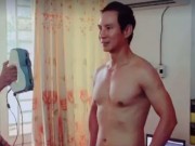 Ca nhạc - MTV - Lý Hải bất ngờ cởi đồ khoe body vạm vỡ ở tuổi 48