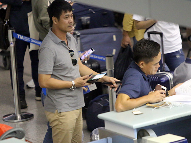 Bóng đá - ĐT Việt Nam đi Hàn Quốc, HLV Hữu Thắng suýt bị "lạc"