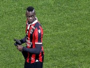 Bóng đá - Balotelli hôn gió đối thủ rồi trượt penalty