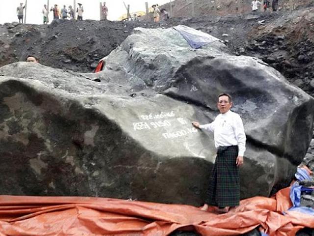 Thế giới - Tìm thấy ngọc bích khổng lồ 175 tấn đắt giá nhất thế giới