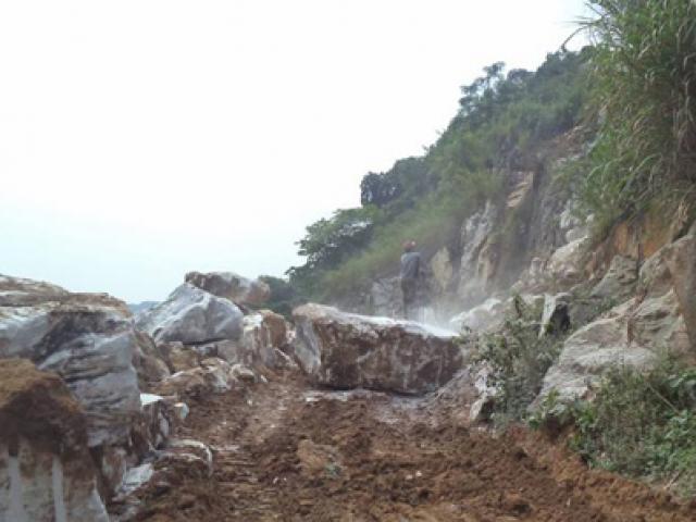 Sập mỏ đá ở Nghệ An, ít nhất 4 người thương vong