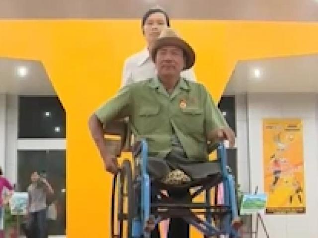 Thể thao - VTV Cup: Niềm đam mê bóng chuyền của fan cụt 2 chân