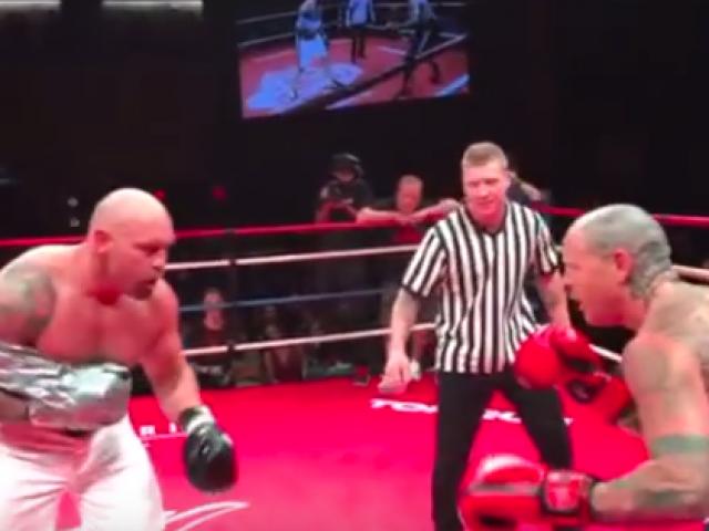 Thể thao - Quái dị boxing: Buộc 1 tay vẫn "đánh bay" đối thủ