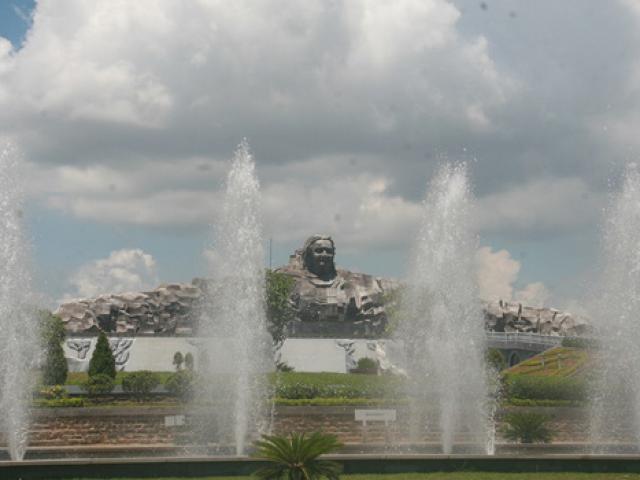 Tin tức trong ngày - Quảng Nam chi 5 tỉ đồng dựng tượng các danh nhân