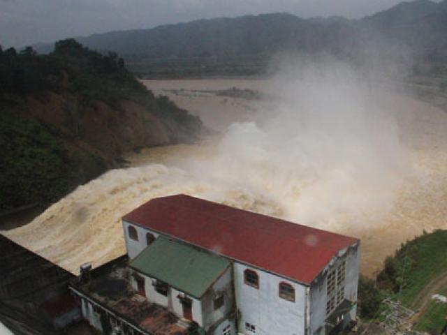 Tin tức trong ngày - Xả lũ “đúng quy trình”, dân chới với