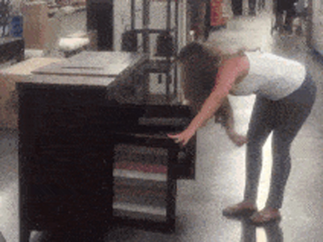 Tranh vui - Đã "nhọ" thì bỏ đi đâu cũng không thoát được