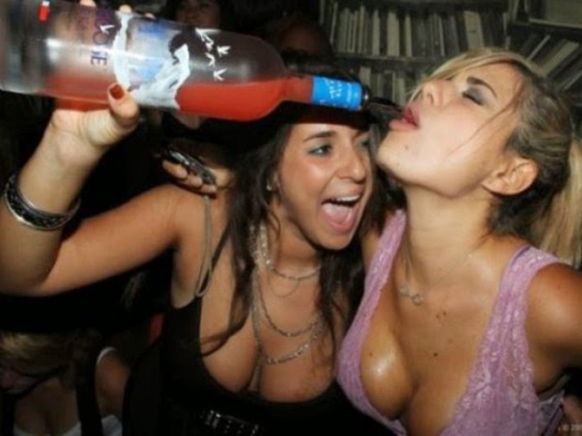 Tranh vui - Mừng 20/10, chị em nên "vui thôi, đừng vui quá"