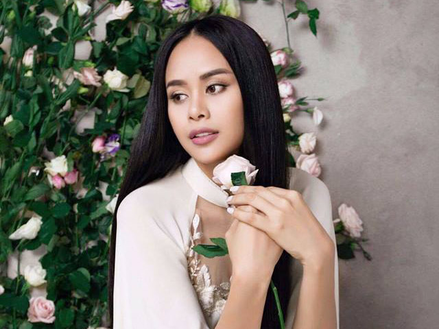 Thế giới thời trang - Sella Trương đẹp thanh tao với loạt áo dài cách tân