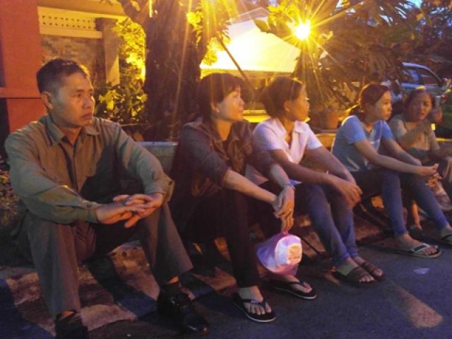 Tin tức trong ngày - Gia đình phi công trên máy bay gặp nạn chờ nhìn mặt lần cuối