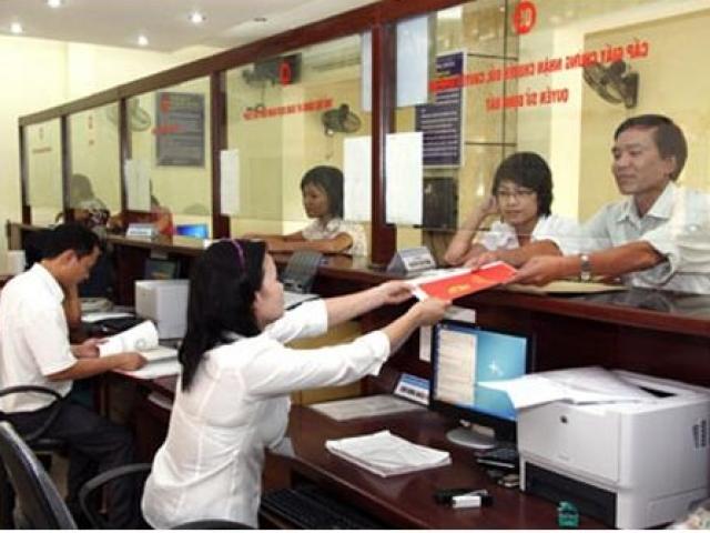 Tin tức trong ngày - Biên chế công chức năm 2017 giảm gần 4.000 người