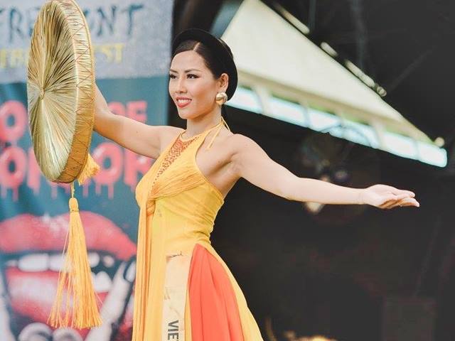 Nguyễn Thị Loan lọt Top 10 Quốc phục đẹp nhất