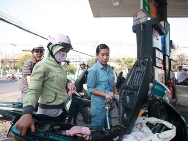 Tin tức trong ngày - Giá xăng tăng nhẹ trong ngày Phụ nữ Việt Nam