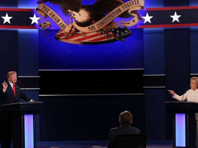Thế giới - Clinton đánh bại Trump bằng chính "đòn" của đối thủ