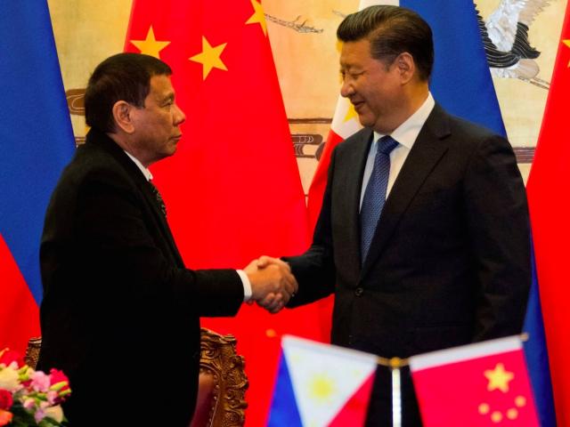 Duterte ngả về TQ, chiến lược Mỹ ở châu Á bên bờ sụp đổ