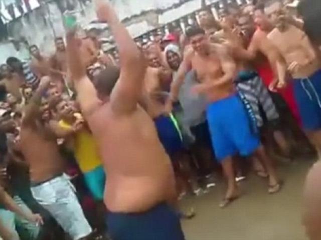 Video phạm nhân đấm nhau điên loạn trong tù Brazil
