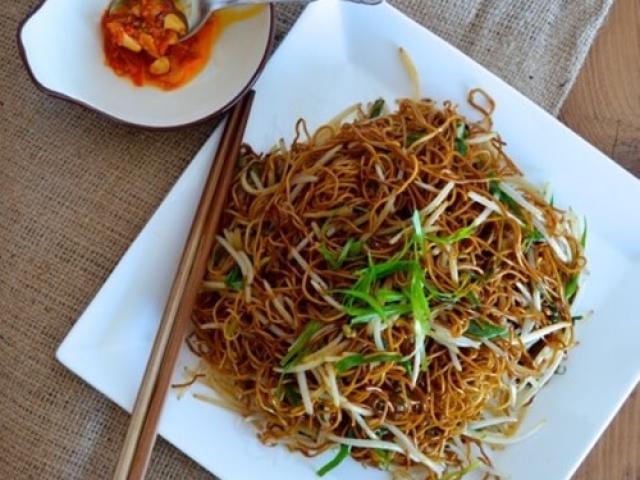 Ẩm thực - Chào buổi sáng cùng mì xào nước tương Quảng Đông