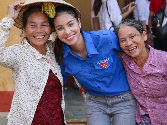 Người mẫu - Hoa hậu - Hoa hậu Phạm Hương "hóa" tiên nữ tại vùng lũ Quảng Bình