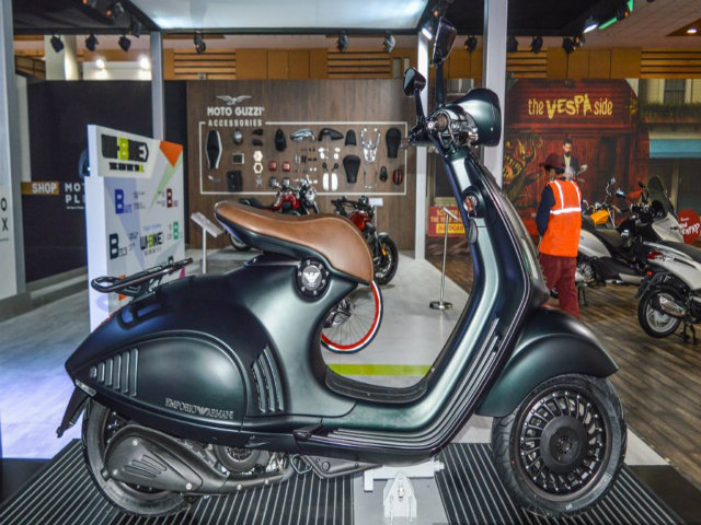 Thế giới xe - Vespa 946 Emporio Armani tái xuất giá 333 triệu đồng