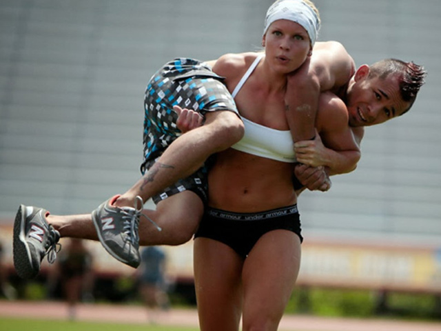 Tranh vui - Khi phụ nữ đòi quyền "bình đẳng" với nam giới