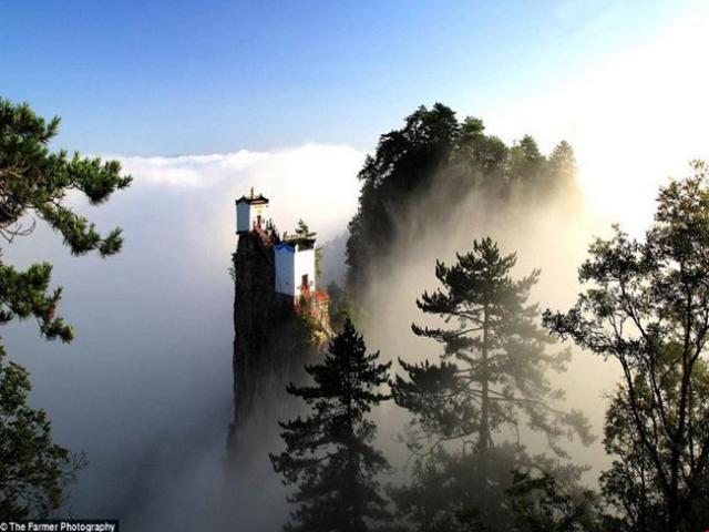 Du lịch - Ngắm ngôi đền "ngự" trên ngọn núi cao hơn 1.600 m