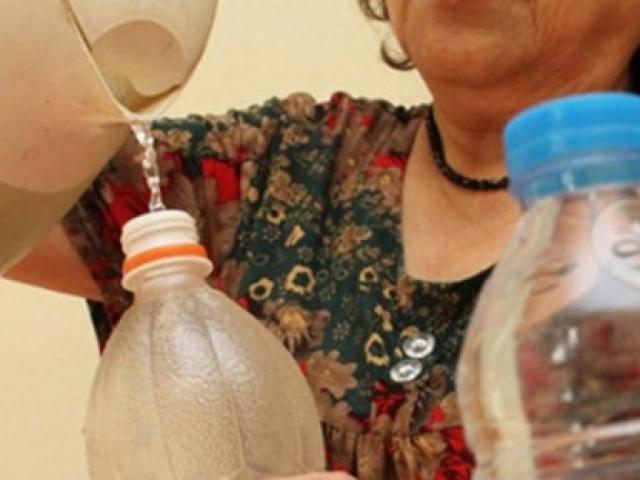 Sức khỏe đời sống - Vi khuẩn sẽ tái nhiễm trong nước chín sau 2 giờ