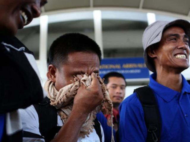 Tin tức trong ngày - 3 thuyền viên bị cướp biển Somalia bắt cóc đã về tới Hà Nội