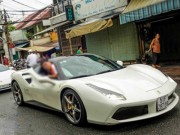 Ô tô - Ferrari F12 suýt tông trúng Ferrari 488 GTB của Cường &quot;Đô La&quot;