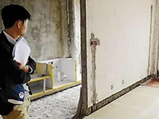 Phi thường - kỳ quặc - Bỏ nửa tỉ sửa nhà, xong mới biết là nhà hàng xóm