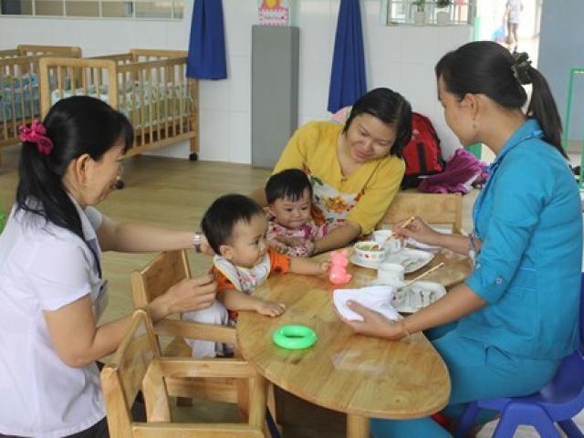 Giáo dục - du học - TP.HCM: Giáo viên mầm non giữ trẻ ngoài giờ chưa hề có khoản trợ cấp nào