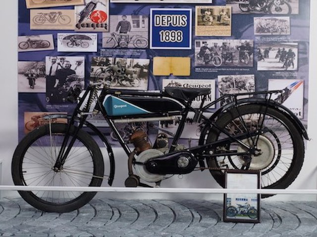 Thế giới xe - Peugeot trưng bày xe cổ 87 năm tuổi tại Motoshow 2016