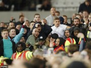 Bóng đá - League Cup: Chelsea thua trận, fan ẩu đả kinh hoàng