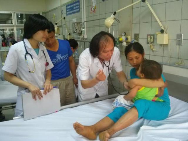 Tin tức trong ngày - Rắn lục đuôi đỏ "tái xuất", 3 em bé nhập viện