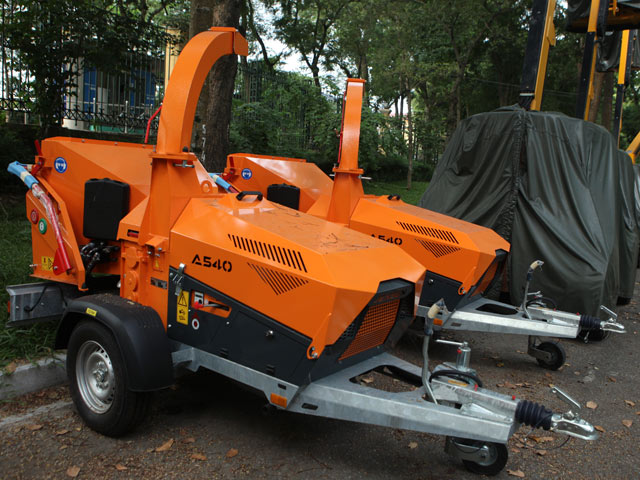 Tin tức trong ngày - Xem máy nghiền "nhai" cây xanh ở Thủ đô