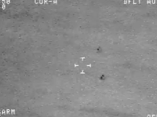 Phi thường - kỳ quặc - Video: UFO tách làm đôi “thoắt ẩn thoắt hiện” trên biển