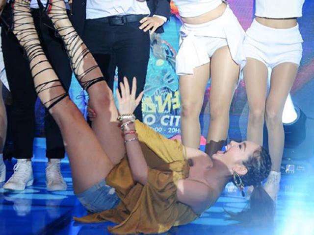 Ca nhạc - MTV - Những cú "vồ ếch" đau điếng trên sân khấu của mỹ nhân Việt