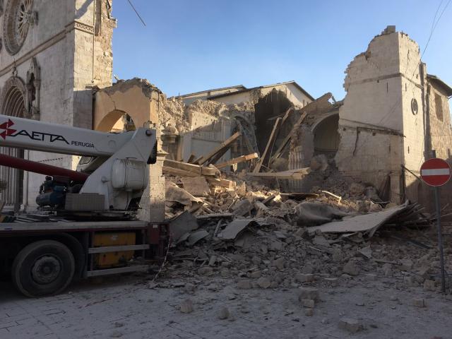 Thế giới - Động đất mạnh rung chuyển Italia, hàng loạt nhà đổ sập