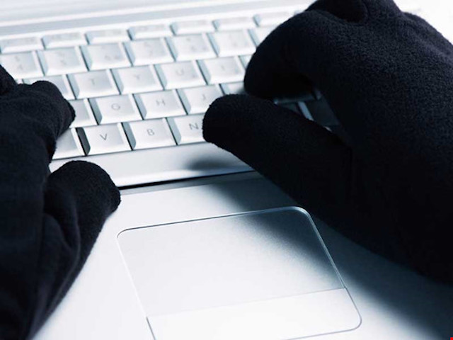 Công nghệ thông tin - Chết dở với trò đánh cắp Facebook