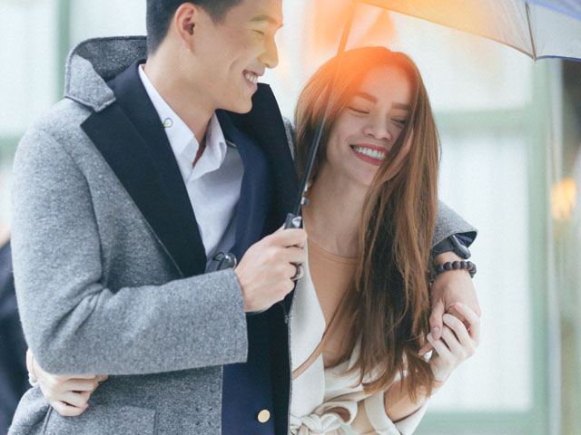 Người mẫu - Hoa hậu - Hà Hồ thoải mái diễn cảnh tình tứ với phi công trẻ