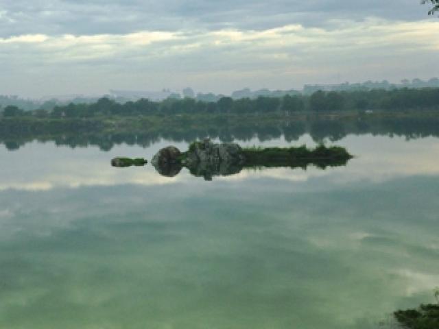 Tin tức trong ngày - Bơi ra mỏm đã giữa hồ, 1 người chết, 2 người mắc kẹt