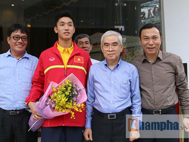 Bóng đá - SAO U19 Việt Nam kể chuyện ăn mì tôm, tiêu tiền thưởng lớn