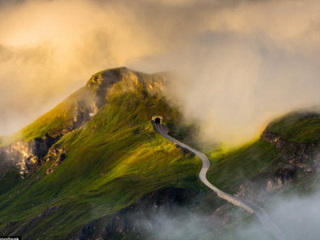 Du lịch - Đắm chìm trong mây gió, cỏ hoa ở cung đường đẹp nhất châu Âu