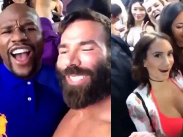 Thể thao - Mayweather vung tiền "mua vui" với 50 người đẹp