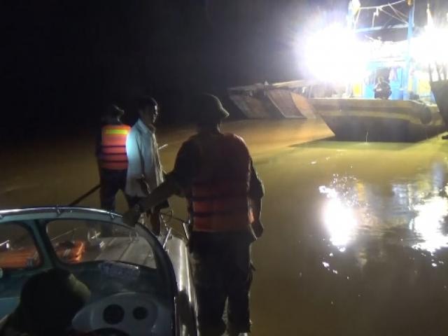 Tin tức trong ngày - Trắng đêm cứu người ở “rốn lũ” Quảng Bình